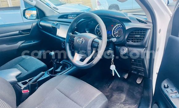 Nunua Ilio tumika Toyota Hilux Nyeupe Gari ndani ya Beitbridge nchini Matabeleland Kusini Nunua Ilio tumika Toyota Hilux Nyeupe Gari ndani ya Beitbridge nchini Matabeleland Kusini