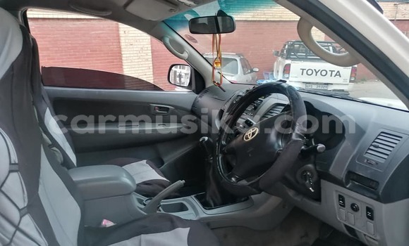 Buy Used Toyota Hilux White Car in Beitbridge in Matabeleland South Buy Used Toyota Hilux White Car in Beitbridge in Matabeleland South