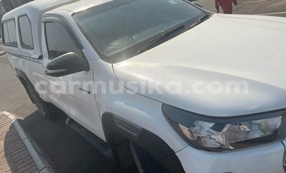 Tenga Tsaru Toyota Hilux Chena Mota in Harare in Harare Tenga Tsaru Toyota Hilux Chena Mota in Harare in Harare