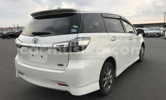 Buy Used Toyota Wish White Car in Beitbridge in Matabeleland South Buy Used Toyota Wish White Car in Beitbridge in Matabeleland South