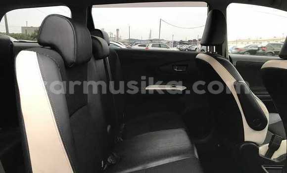 Buy Used Toyota Wish White Car in Beitbridge in Matabeleland South Buy Used Toyota Wish White Car in Beitbridge in Matabeleland South