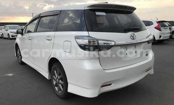 Buy Used Toyota Wish White Car in Beitbridge in Matabeleland South Buy Used Toyota Wish White Car in Beitbridge in Matabeleland South