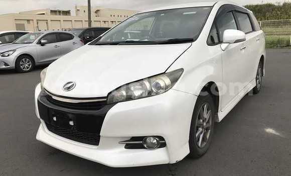 Buy Used Toyota Wish White Car in Beitbridge in Matabeleland South Buy Used Toyota Wish White Car in Beitbridge in Matabeleland South