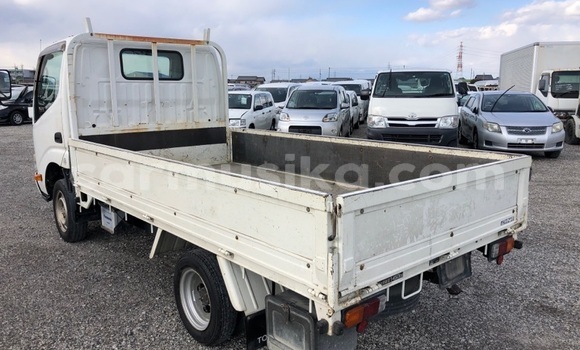 Nunua Ilio tumika Toyota Dyna Nyeupe Lori ndani ya Beitbridge nchini Matabeleland Kusini Nunua Ilio tumika Toyota Dyna Nyeupe Lori ndani ya Beitbridge nchini Matabeleland Kusini