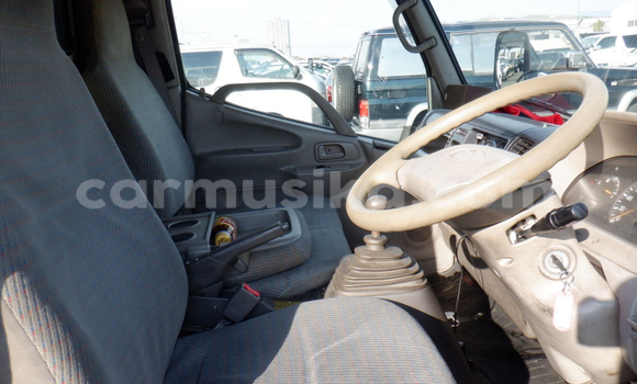 Nunua Ilio tumika Toyota Dyna Nyeupe Lori ndani ya Beitbridge nchini Matabeleland Kusini Nunua Ilio tumika Toyota Dyna Nyeupe Lori ndani ya Beitbridge nchini Matabeleland Kusini