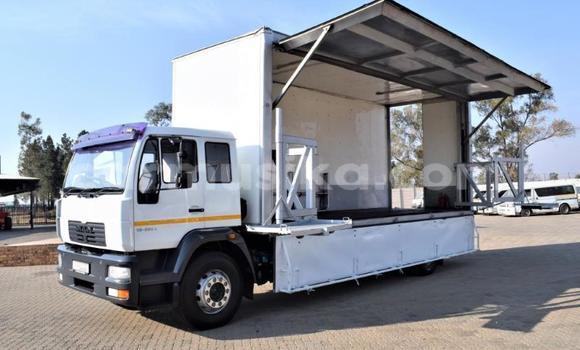 Buy Used Man Silent White Truck in Beitbridge in Matabeleland South Buy Used Man Silent White Truck in Beitbridge in Matabeleland South