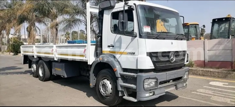 Big with watermark mercedes benz truck bulawayo bulawayo 33843