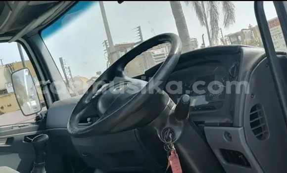 Acheter Occasion Utilitaire Mercedes‒Benz Truck Blanc à Bulawayo, Bulawayo Acheter Occasion Utilitaire Mercedes‒Benz Truck Blanc à Bulawayo, Bulawayo