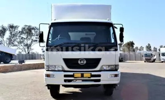 Nunua Ilio tumika Nissan UD Nyeupe Lori ndani ya Beitbridge nchini Matabeleland Kusini Nunua Ilio tumika Nissan UD Nyeupe Lori ndani ya Beitbridge nchini Matabeleland Kusini