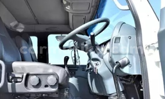 Nunua Ilio tumika Nissan UD Nyeupe Lori ndani ya Beitbridge nchini Matabeleland Kusini Nunua Ilio tumika Nissan UD Nyeupe Lori ndani ya Beitbridge nchini Matabeleland Kusini