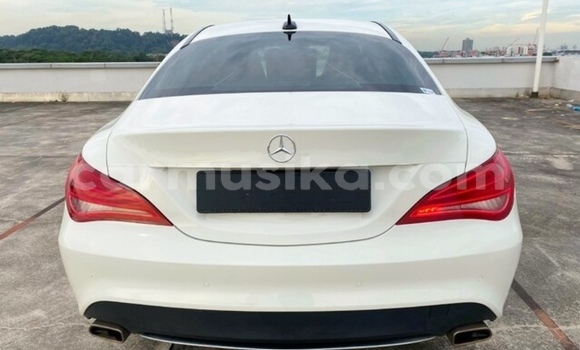 Buy Used Mercedes‒Benz C–Class White Car in Beitbridge in Matabeleland South Buy Used Mercedes‒Benz C–Class White Car in Beitbridge in Matabeleland South