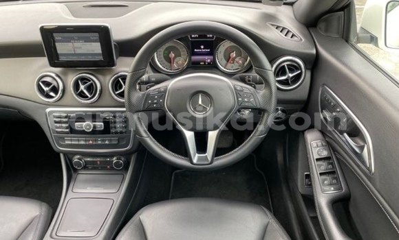 Buy Used Mercedes‒Benz C–Class White Car in Beitbridge in Matabeleland South Buy Used Mercedes‒Benz C–Class White Car in Beitbridge in Matabeleland South