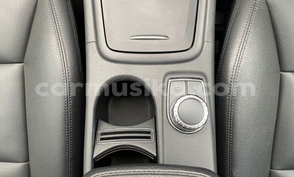 Buy Used Mercedes‒Benz C–Class White Car in Beitbridge in Matabeleland South Buy Used Mercedes‒Benz C–Class White Car in Beitbridge in Matabeleland South