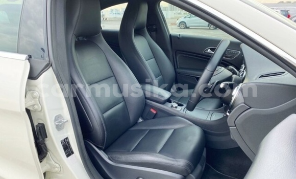 Buy Used Mercedes‒Benz C–Class White Car in Beitbridge in Matabeleland South Buy Used Mercedes‒Benz C–Class White Car in Beitbridge in Matabeleland South