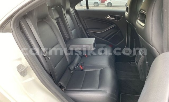 Buy Used Mercedes‒Benz C–Class White Car in Beitbridge in Matabeleland South Buy Used Mercedes‒Benz C–Class White Car in Beitbridge in Matabeleland South