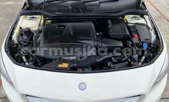 Buy Used Mercedes‒Benz C–Class White Car in Beitbridge in Matabeleland South Buy Used Mercedes‒Benz C–Class White Car in Beitbridge in Matabeleland South