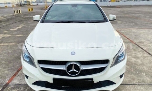 Buy Used Mercedes‒Benz C–Class White Car in Beitbridge in Matabeleland South Buy Used Mercedes‒Benz C–Class White Car in Beitbridge in Matabeleland South