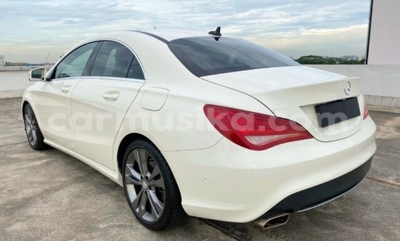 Buy Used Mercedes‒Benz C–Class White Car in Beitbridge in Matabeleland South Buy Used Mercedes‒Benz C–Class White Car in Beitbridge in Matabeleland South