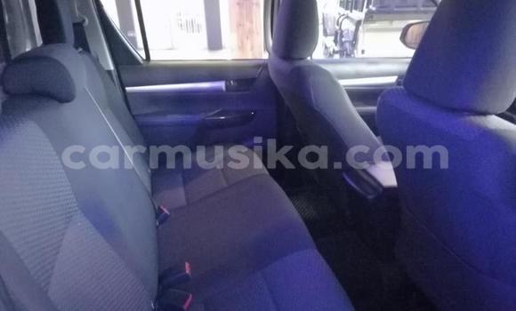 Buy Used Toyota Hilux White Car in Beitbridge in Matabeleland South Buy Used Toyota Hilux White Car in Beitbridge in Matabeleland South