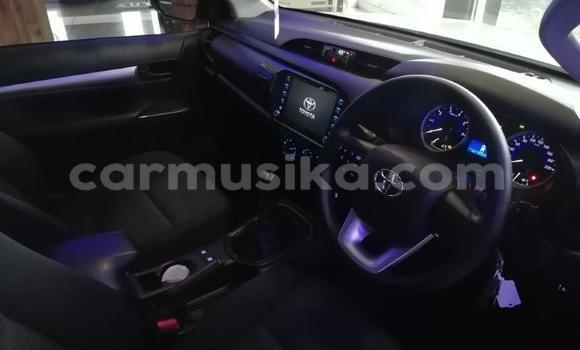 Buy Used Toyota Hilux White Car in Beitbridge in Matabeleland South Buy Used Toyota Hilux White Car in Beitbridge in Matabeleland South