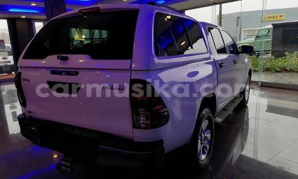 Buy Used Toyota Hilux White Car in Beitbridge in Matabeleland South Buy Used Toyota Hilux White Car in Beitbridge in Matabeleland South