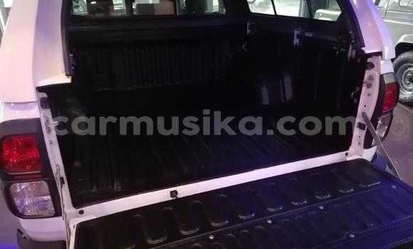 Buy Used Toyota Hilux White Car in Beitbridge in Matabeleland South Buy Used Toyota Hilux White Car in Beitbridge in Matabeleland South