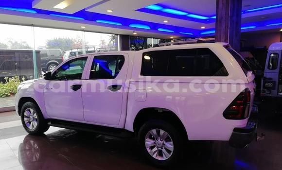 Buy Used Toyota Hilux White Car in Beitbridge in Matabeleland South Buy Used Toyota Hilux White Car in Beitbridge in Matabeleland South