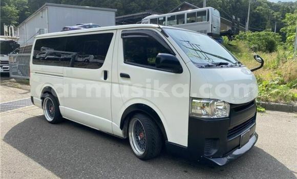 Buy Used Toyota Hiace White Car in Beitbridge in Matabeleland South Buy Used Toyota Hiace White Car in Beitbridge in Matabeleland South