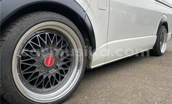 Buy Used Toyota Hiace White Car in Beitbridge in Matabeleland South Buy Used Toyota Hiace White Car in Beitbridge in Matabeleland South