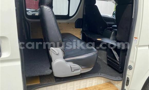 Buy Used Toyota Hiace White Car in Beitbridge in Matabeleland South Buy Used Toyota Hiace White Car in Beitbridge in Matabeleland South