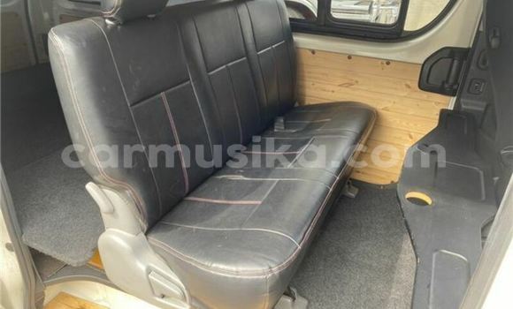 Buy Used Toyota Hiace White Car in Beitbridge in Matabeleland South Buy Used Toyota Hiace White Car in Beitbridge in Matabeleland South