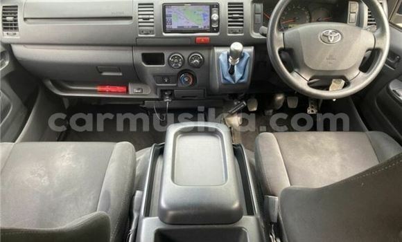 Buy Used Toyota Hiace White Car in Beitbridge in Matabeleland South Buy Used Toyota Hiace White Car in Beitbridge in Matabeleland South