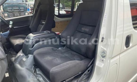 Buy Used Toyota Hiace White Car in Beitbridge in Matabeleland South Buy Used Toyota Hiace White Car in Beitbridge in Matabeleland South