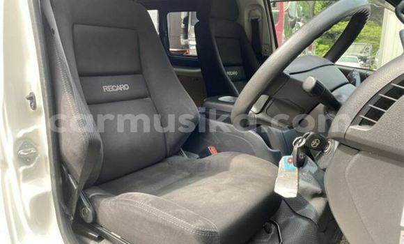 Buy Used Toyota Hiace White Car in Beitbridge in Matabeleland South Buy Used Toyota Hiace White Car in Beitbridge in Matabeleland South