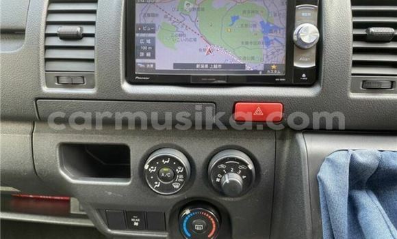 Buy Used Toyota Hiace White Car in Beitbridge in Matabeleland South Buy Used Toyota Hiace White Car in Beitbridge in Matabeleland South