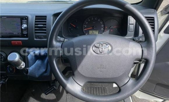 Buy Used Toyota Hiace White Car in Beitbridge in Matabeleland South Buy Used Toyota Hiace White Car in Beitbridge in Matabeleland South