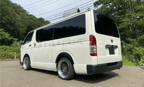 Buy Used Toyota Hiace White Car in Beitbridge in Matabeleland South Buy Used Toyota Hiace White Car in Beitbridge in Matabeleland South