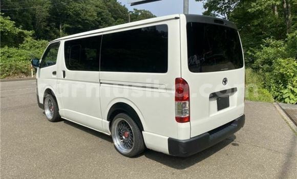 Buy Used Toyota Hiace White Car in Beitbridge in Matabeleland South Buy Used Toyota Hiace White Car in Beitbridge in Matabeleland South