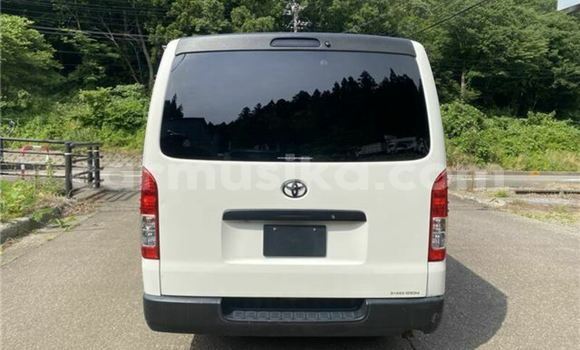 Buy Used Toyota Hiace White Car in Beitbridge in Matabeleland South Buy Used Toyota Hiace White Car in Beitbridge in Matabeleland South