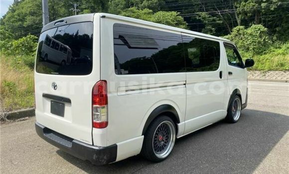 Buy Used Toyota Hiace White Car in Beitbridge in Matabeleland South Buy Used Toyota Hiace White Car in Beitbridge in Matabeleland South