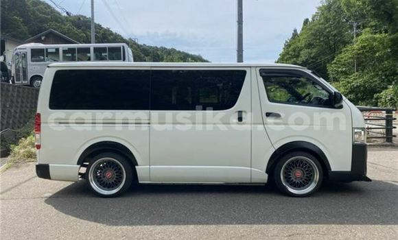 Buy Used Toyota Hiace White Car in Beitbridge in Matabeleland South Buy Used Toyota Hiace White Car in Beitbridge in Matabeleland South