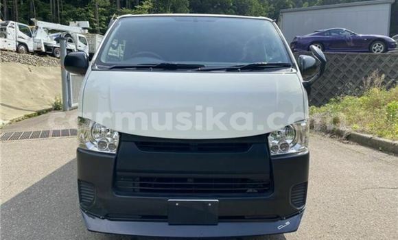 Buy Used Toyota Hiace White Car in Beitbridge in Matabeleland South Buy Used Toyota Hiace White Car in Beitbridge in Matabeleland South
