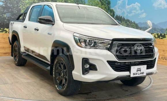 Buy Used Toyota Hilux White Car in Beitbridge in Matabeleland South Buy Used Toyota Hilux White Car in Beitbridge in Matabeleland South