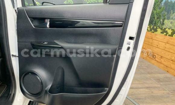 Buy Used Toyota Hilux White Car in Beitbridge in Matabeleland South Buy Used Toyota Hilux White Car in Beitbridge in Matabeleland South