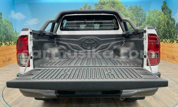 Buy Used Toyota Hilux White Car in Beitbridge in Matabeleland South Buy Used Toyota Hilux White Car in Beitbridge in Matabeleland South