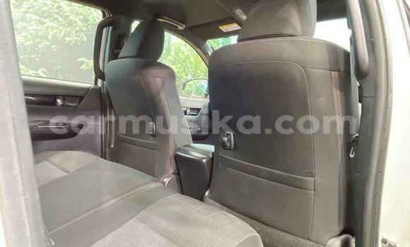 Buy Used Toyota Hilux White Car in Beitbridge in Matabeleland South Buy Used Toyota Hilux White Car in Beitbridge in Matabeleland South