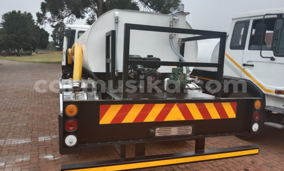 Acheter Occasion Utilitaire Nissan UD Blanc à Bulawayo, Bulawayo Acheter Occasion Utilitaire Nissan UD Blanc à Bulawayo, Bulawayo