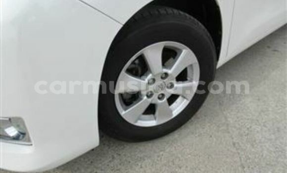 Acheter Occasion Voiture Toyota Alphard Blanc à Beitbridge, Matabeleland South Acheter Occasion Voiture Toyota Alphard Blanc à Beitbridge, Matabeleland South
