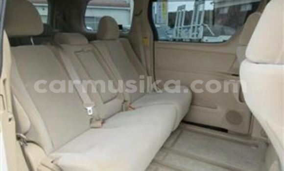 Acheter Occasion Voiture Toyota Alphard Blanc à Beitbridge, Matabeleland South Acheter Occasion Voiture Toyota Alphard Blanc à Beitbridge, Matabeleland South