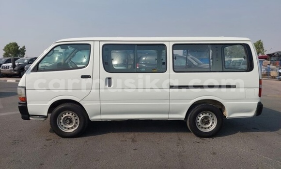Buy Used Toyota Hiace White Car in Beitbridge in Matabeleland South Buy Used Toyota Hiace White Car in Beitbridge in Matabeleland South